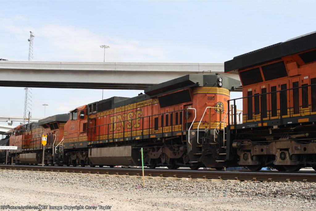 BNSF 883